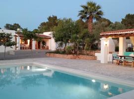 Casa Puig de Mar, con piscina y jardín', villa em San Jose de sa Talaia