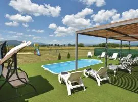 Gorgeous Home In Trilj With Jacuzzi