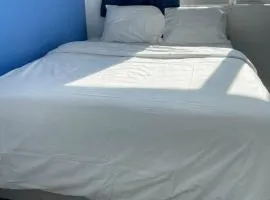 Ensuit room in a two bedroom apartment near Train station