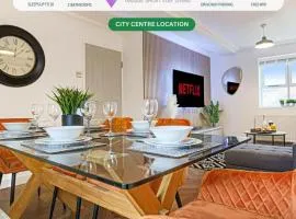 Grace House - Prime Location - Driveway Parking, Pool Table, Fast Wifi, Self Check-In and Smart TV with Sky TV and Netflix by Yoko Property