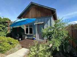 Getaway Carriage House - Great Location! Private!, hotel in Penticton