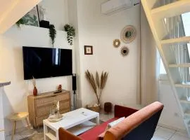 Le Cardinal-Cosy studio-Clim-WiFi-Ecusson Montpellier-LaConciergerieByNina