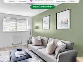 Stylish House with Driveway Parking, Self-Check-In, Fast WiFi and Smart TV by Yoko Property