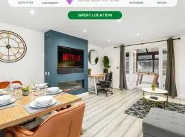 Luxury House with Pool Table, Sky TV, Netflix, Fast Wifi, Garden & Free Parking by Yoko Property