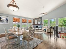 Mountain View Family Retreat w Game Room & Scenic Decks, hotel in Pomona