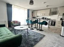 Stylish Woking Stay & Parking