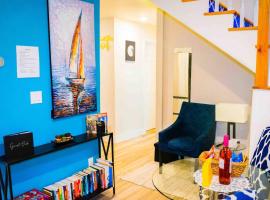 Modern & Cozy 3-BR Condo near Downtown، شقة في بوسطن