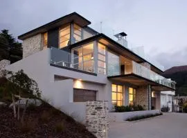 Kakara Moana by MajorDomo - Lake Views & Spa Pool