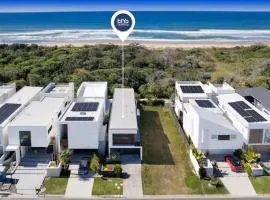 Absolute Beachfront Marcoola 4Bed, Heated Spa