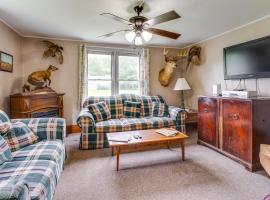 Pet-Friendly Smithmill Retreat with Hunting On-Site!, hotel en Houtzdale