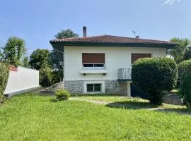 Maison rénovée à Cambo, 2 ch, jardin, parking, WiFi - FR-1-495-154