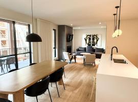 Ski-In Adjacent 200m - 3BR - Free Shuttle - Sleeps 8, hotel in Mont-Tremblant