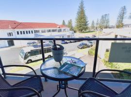 Waves On Main 20, hotel in Yamba