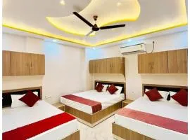 A PREMIUM HOTEL PVS GRAND NEAR BABA VISHWANATH TEMPLE - Luxury & Spacious Rooms #Wifi #Parking #Lift & Excellent Customer Service - Best Location - Best Seller Hotel In VARANASI
