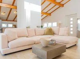 Luxury 2BR Penthouse in Villa with Pool