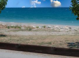 Duchess Eva's Seafront Guesthouse, hotel din Chorefto