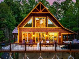 Smokies Sanctuary - Smoky Mtn A-Frame Hot Tub Mountain Views Firepit, khách sạn ở Sevierville