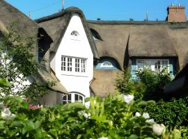 Gemütliche Wohnung Reet-Pool-Sauna, hotel a Keitum
