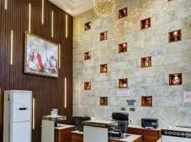 HOTEL OAK PLAZA - In-House Restaurant and Parking Near Connaught Place
