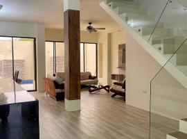 Casa con Piscina, Playa Privada, WIFI y Aire Acondicionado, ξενοδοχείο σε Punta Blanca