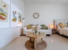 Boho Chic Studio, Pool & Gym