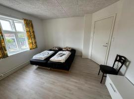 Thistedvej 85C, Room 2, хостел у місті N&oslash;rresundby