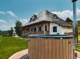Refugiu cu ciubăr și saună în Bran - Casa de la Nuci
