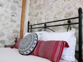 Το Λαϊνάκι by Fox Tale Guest House, hotel i Fternón