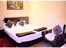 HOTEL DS STAY VARANASI ! - Near Kasi Vishwanath Temple And Ganga Ghat #Fully Air Conditioning #Free Wi-Fi #Parking #Room Service #Prime Location - Best Selling Premium Hotel in Varanasi