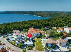 Villa Aselva with Pool near Kamenjak Nature Park
