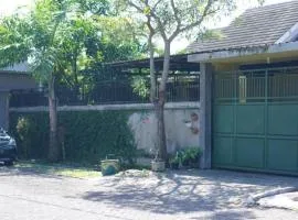 OYO 93784 Kost Bu Eli Syariah