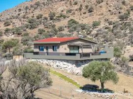 Secluded Luxury Villa w Jacuzzi & Stunning Views