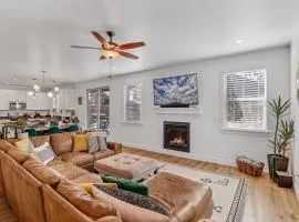 Pet Family-Friendly Spacious Fenced Yard 5-min to Downtown EV Charger