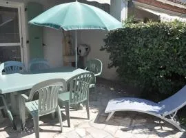 Appartement - 4 chambres - piscine collective- place de parking privée (garage)