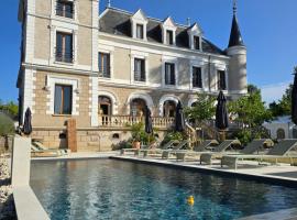 Eclosion Ch&acirc;teau H&ocirc;tel & Restaurant, hotel met zwembaden in Saint-Paul-en-Jarez