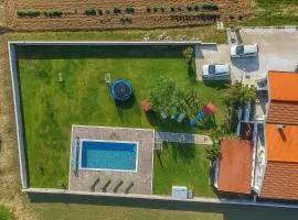 House Rose with Garden and Pool