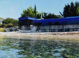 Beach EcoRetreat, hotel v destinaci Peroj