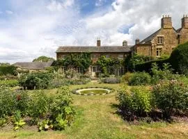 Belvoir Lodge - Sleeps 18 - Belvoir Castle