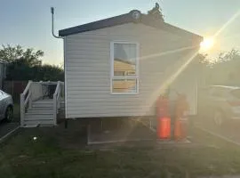 Cosy Caravan With Decking At Oaklands Holiday Park In Essex Ref 39042Cf