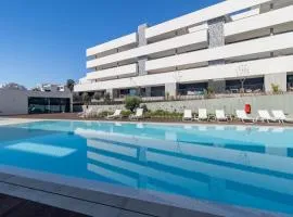 CasaLuxo New 2BR Pool View