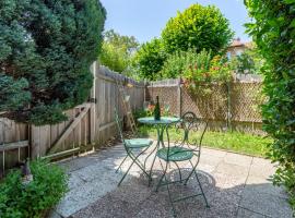 Le Petit Clos - Jardin privatif - Proche du centre, hotel en Troyes