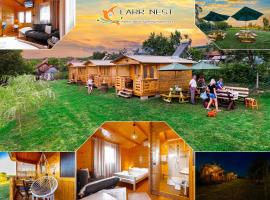 Lark Nest, hôtel à Novaci-Străini