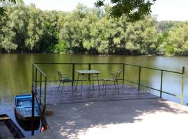 Holiday Home Baracka, hotel in Bezdan