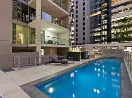 Elevate Brisbane City - Views, Pool, Sauna & Gym