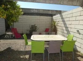 Villa Rénovée en Duplex, 8 Pers, 3 Ch, Patio, Clim, Proche Plage et Centre - La Grande-Motte - FR-1-328-109