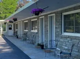 Nightshade Inn & Gardens