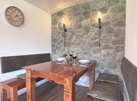 Uschi's Steinröschen mit Hallenbad und Sauna，菲申的飯店