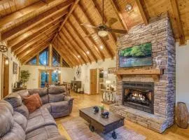 Luxury Cabin Hot Tub, Theater, Dog Run & Fire Pit