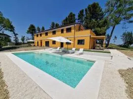 Casale Medi - Nuove ed eleganti case con giardino, vista e piscina condivisa