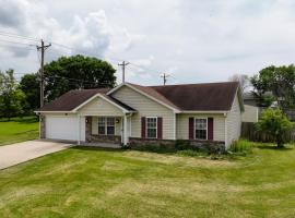 Quiet, Family Friendly Home, hotel in Columbia